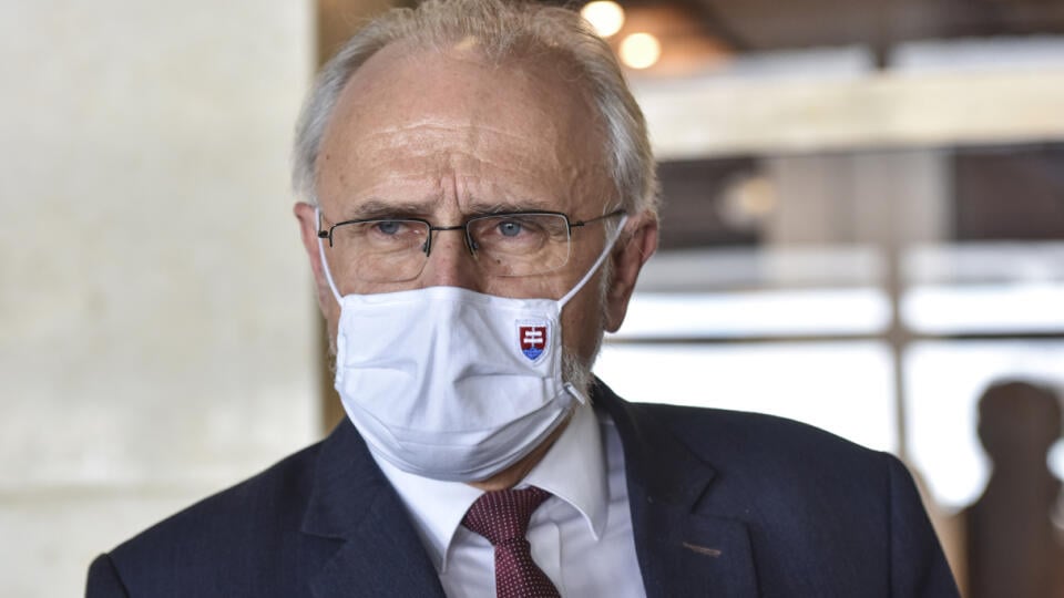 Na snímke minister pôdohospodárstva a rozvoja vidieka SR Ján Mičovský počas tlačového brífingu k záverom zo spoločného rokovania Výboru NR SR pre pôdohospodárstvo a životné prostredie so Slovenskou poľnohospodárskou a potravinárskou komorou (SPPK) a Radou poľnohospodárskych samospráv, 12. februára 2021 v Bratislave. FOTO TASR - Pavol Zachar