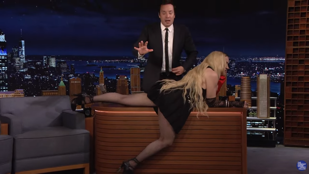 Madonna sa v talk show poriadne odviazala.