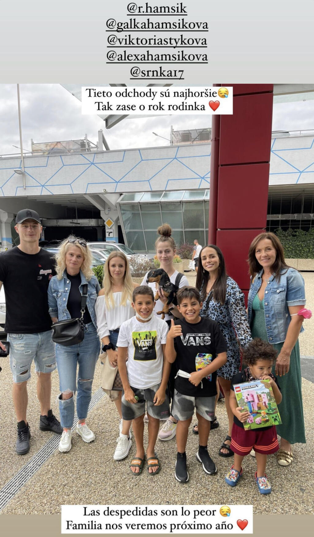 Na letisko sa s Miškou a jej deťmi bola rozlúčiť najbližšia rodina.