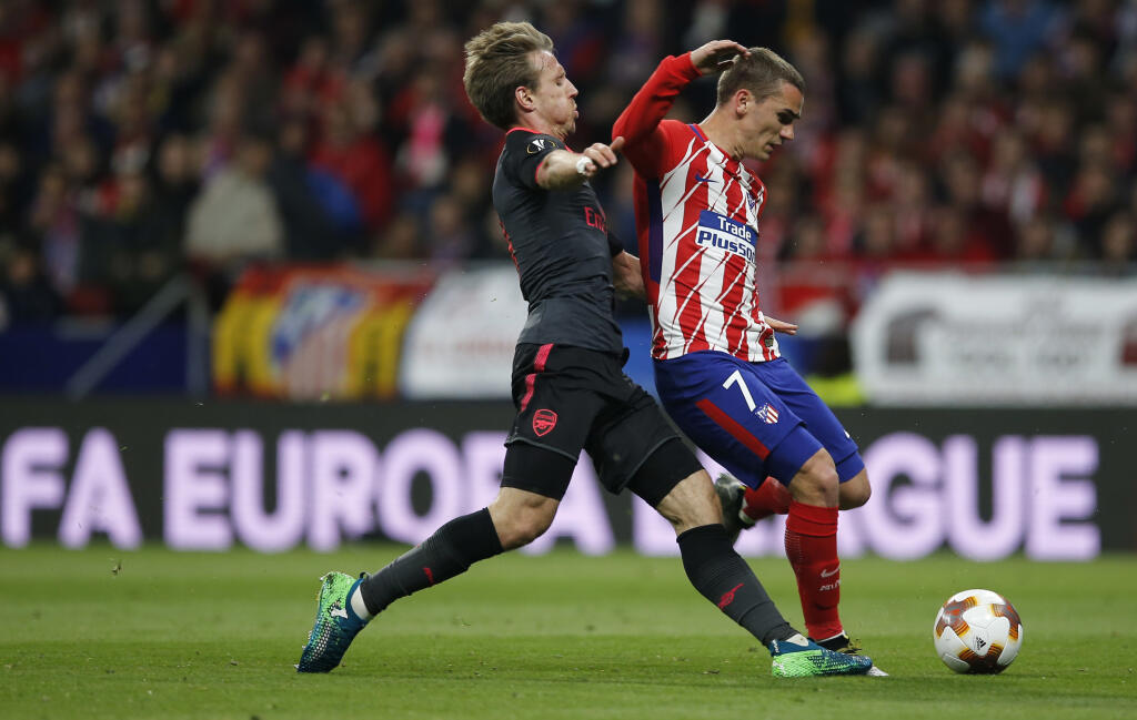Španielsky futbalový klub FC Barcelona údajne v piatok aktivuje výkupnú klauzulu v zmluve útočníka Antoinea Griezmanna s Atleticom Madrid.