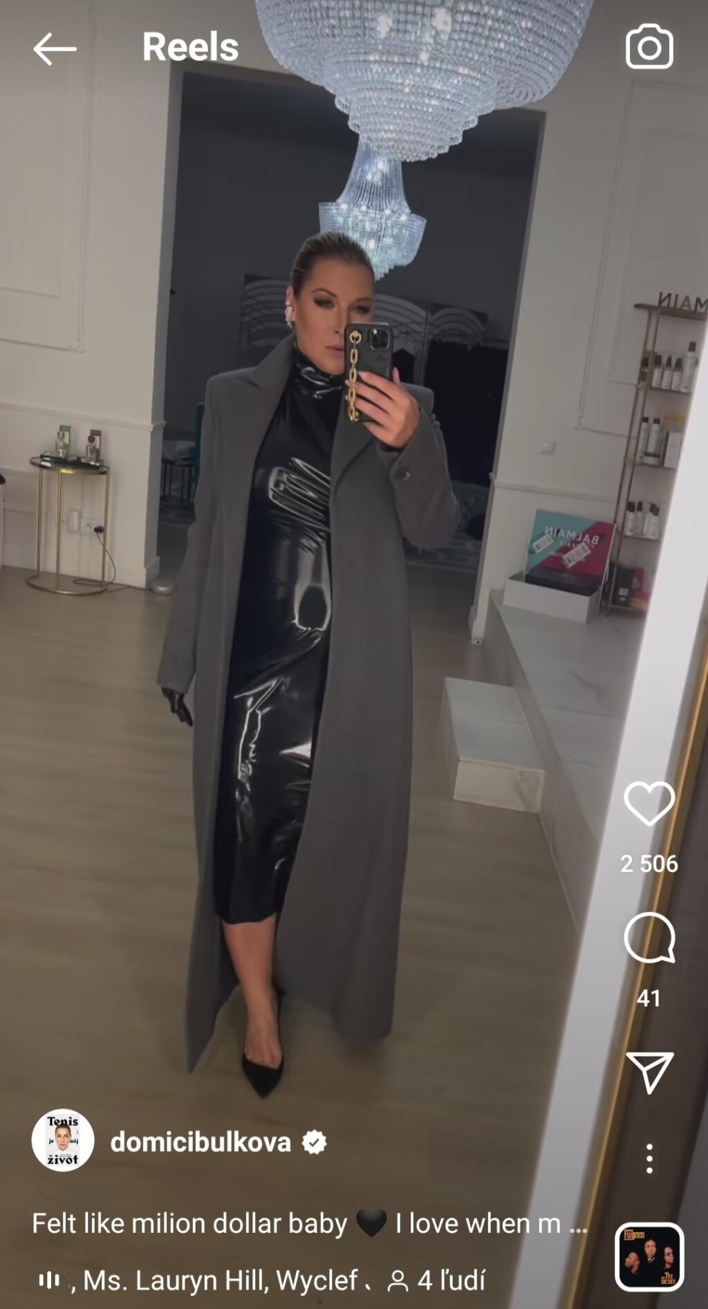 Naša tenistka na dôchodku rozhodne vie, čo je to móda a preto nesmela chýbať ani na podujatí, ktoré sa konalo cez víkend v bratislavskom nákupnom centre Nivy.
