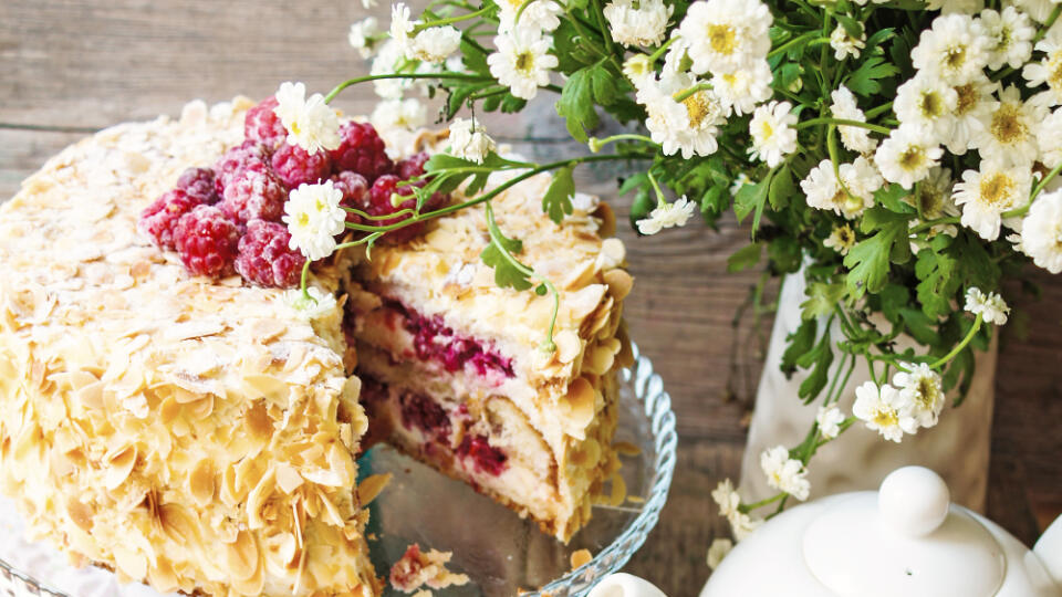 Jogurtovo-malinová torta