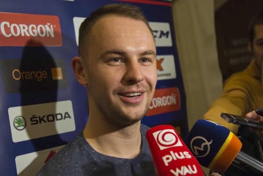 Július Hudáček pred sezónou dokonca nastúpil v zápase na podporu Ukrajiny, no aj tak prestúpil do KHL