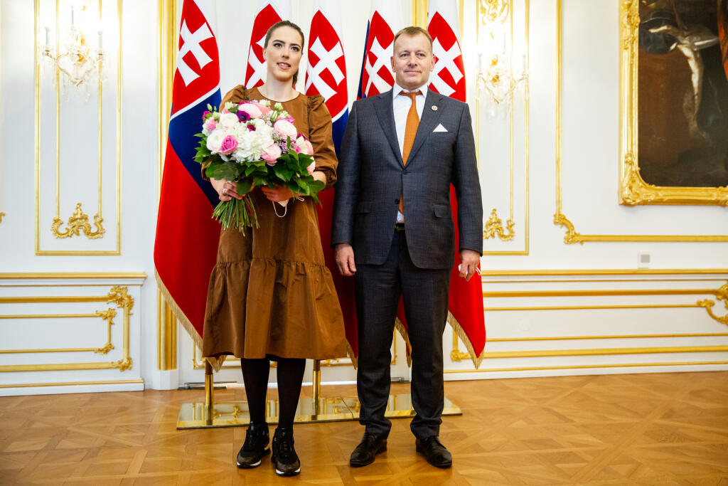 Petra Vlhová absolvovala stretnutie s predsedom Národnej rady Slovenskej republiky Borisom Kollárom a následnú tlačovú konferenciu v priestoroch Bratislavského hradu. Na snímke Petra Vlhová a Boris Kollár.
