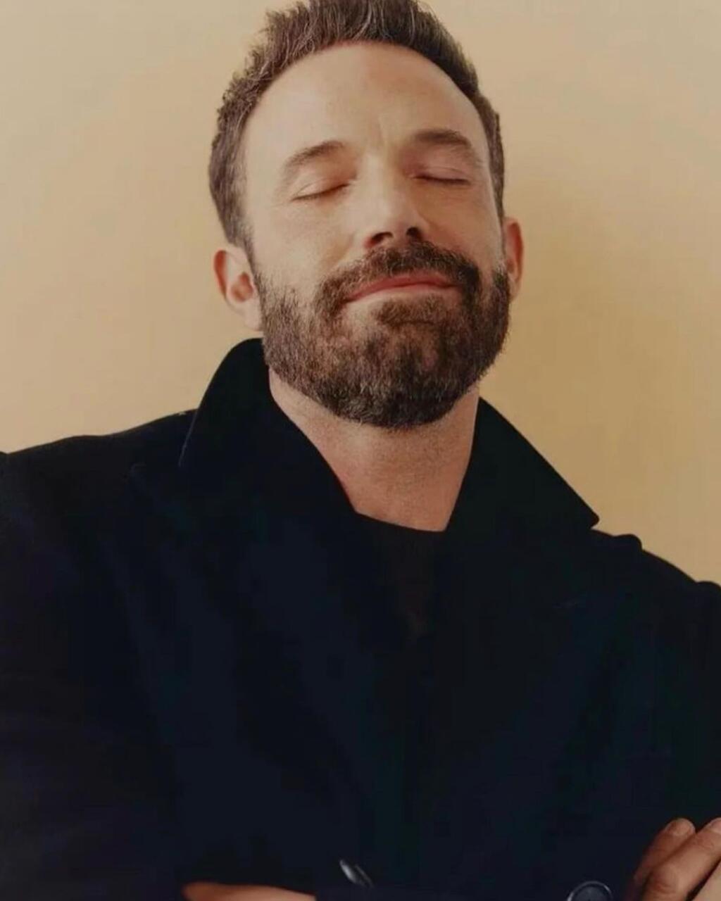 Zdá sa, že hádka je zažehnaná. Jennifer Lopez a Ben Affleck spečatili na Valentína svoju lásku spoločným tetovaním.JLo má na svojom boku symbol nekonečna, ktorý zdobia mená Jennifer a Ben a pretína ho šíp. Ben má na paži dva prekrížené šípy, ktoré dopĺňajú len iniciály J a B. Tetovania tak nie sú úplne zhodné, ale majú spoločný význam. „Záväzok je sexy.