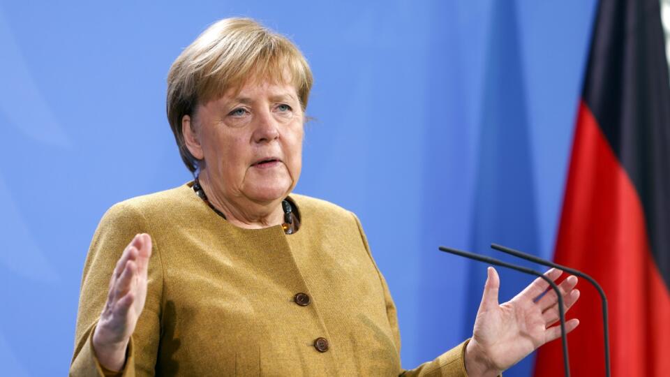 JB 43 Berlín - Nemecká kancelárka Angela Merkelová počas brífingu o virtuálnom mimoriadnom summite skupiny G20 o Afganistane, v Berlíne 12. októbra 2021. FOTO TASR/AP

Chancellor Angela Merkel briefs the media about the virtual G20 special summit on the crisis in Afghanistan at the Federal Chancellery in Berlin, Germany, Tuesday, Oct. 12, 2021. (Christoph Soeder/dpa via AP)
