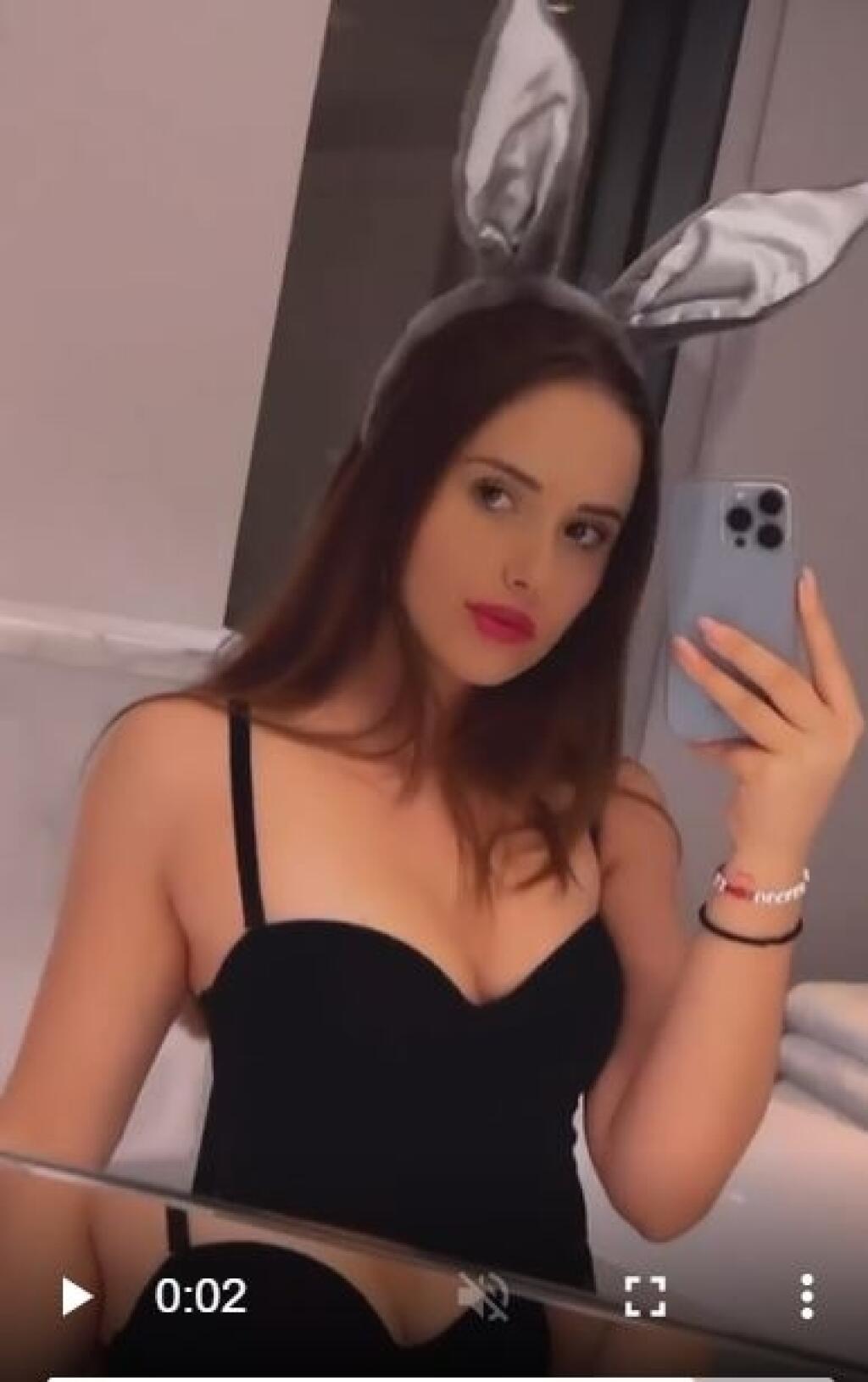 Dcéra Carmen a Roberta Geissenových Davina (18) sa na svojom instagramovom účte každú chvíľu rada ukazuje v sexi pózach a outfitoch.