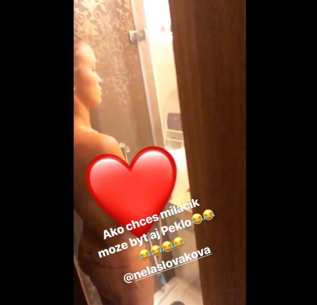 Lukáš a Nela sú poriadne bláznivý párik. Češka natočila svojho priateľa v sprche a zábery dala na internet. Hokejista jej to neskôr vrátil aj s úrokmi.