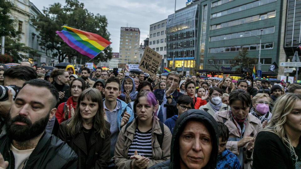 Snímka z pochodu za odsúdenie nenávisti voči LGBTI komunite v Bratislave.