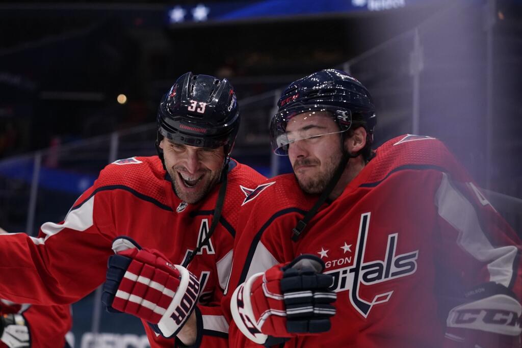 Zdeno Chára si už zahral aj so synom Richa Pilona Garrettom. Keď hral ešte v NY Islanders s jeho otcom, Kanaďan mal len pár mesiacov.
