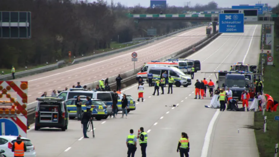 Na diaľnici pri Lipsku sa prevrátil autobus so slovenským šoférom, štyria ľudia prišli o život