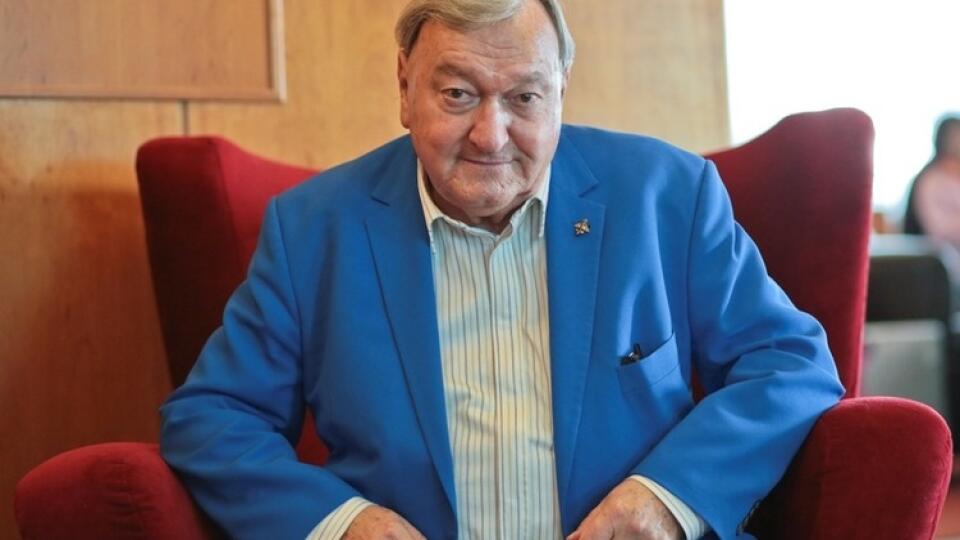 Erich von Däniken je pripravený na stretnutie s mimozemšťanmi.