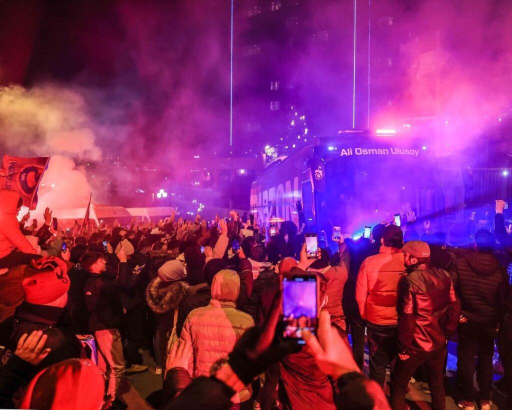 Fanúšikovia Trabzonsporu takto vítali svojich miláčikov v Istanbule a mali pripravené aj prekvapenie pre Marka Hamšíka.