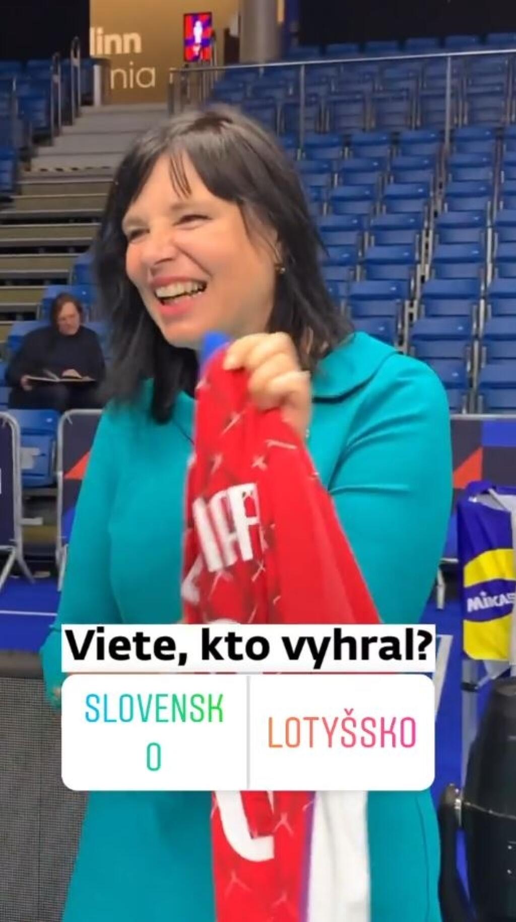 Medzi divákmi na ME vo volejbale sa objavila aj predsedníčka politickej strany Za ľudí a ministerka Veronika Remišová, ktorá si zo zápasu odniesla aj darček: podpísaný dres slovenskej reprezentácie.