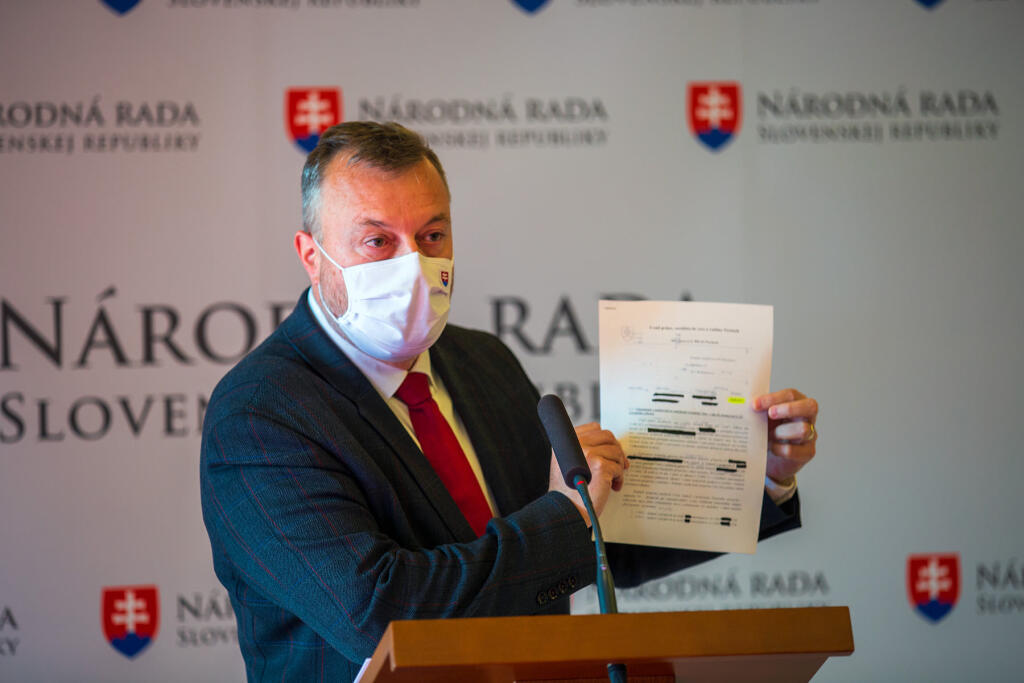 Minister práce Milan Krajniak k prípadu na Úrade práce Pezinok: 20. augusta 2021 išlo trestné oznámenie. 30. augusta bolo doplnené.