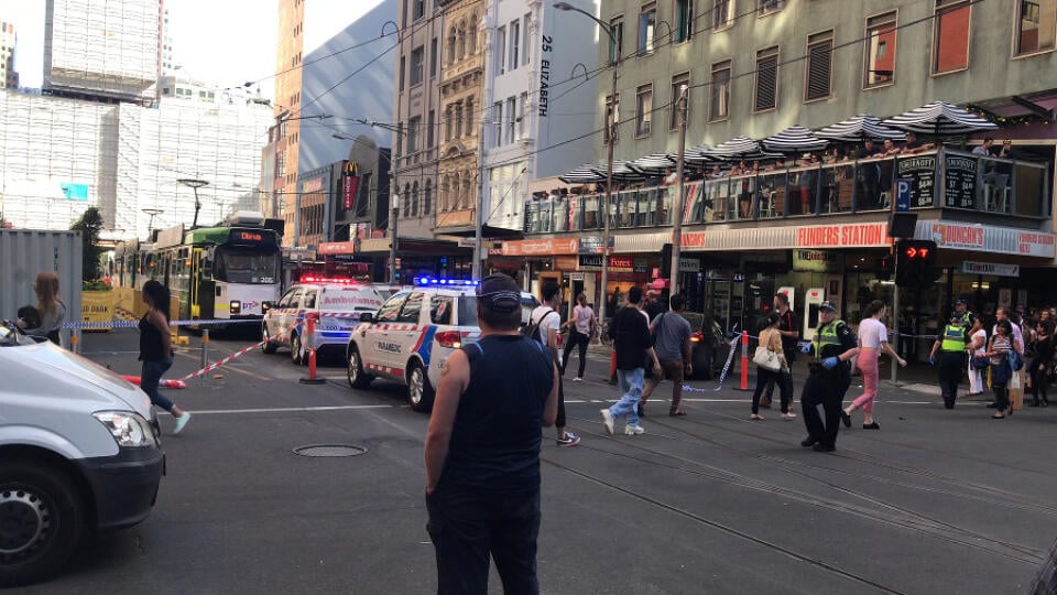 Podobný incident sa odohral aj  v austrálskom Melbourne, kde páchateľ  narazil autom na rušnej ulici v centre mesta do ľudí.