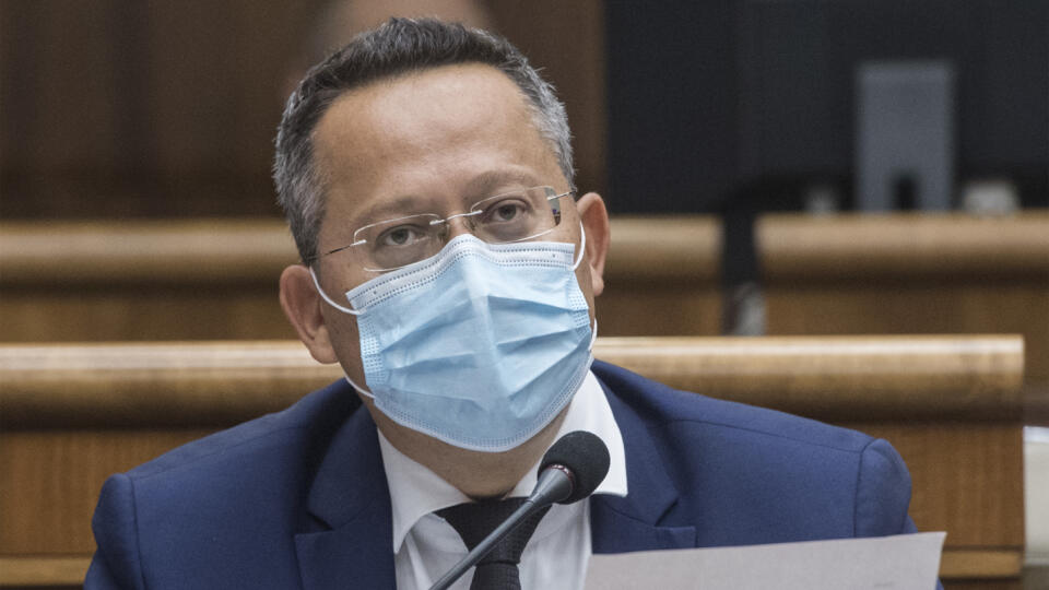 Na snímke opozičný poslanec Ladislav Kamenický (Smer-SD) počas 12. schôdze Národnej rady SR v Bratislave v stredu 16. septembra 2020. FOTO TASR - Martin Baumann