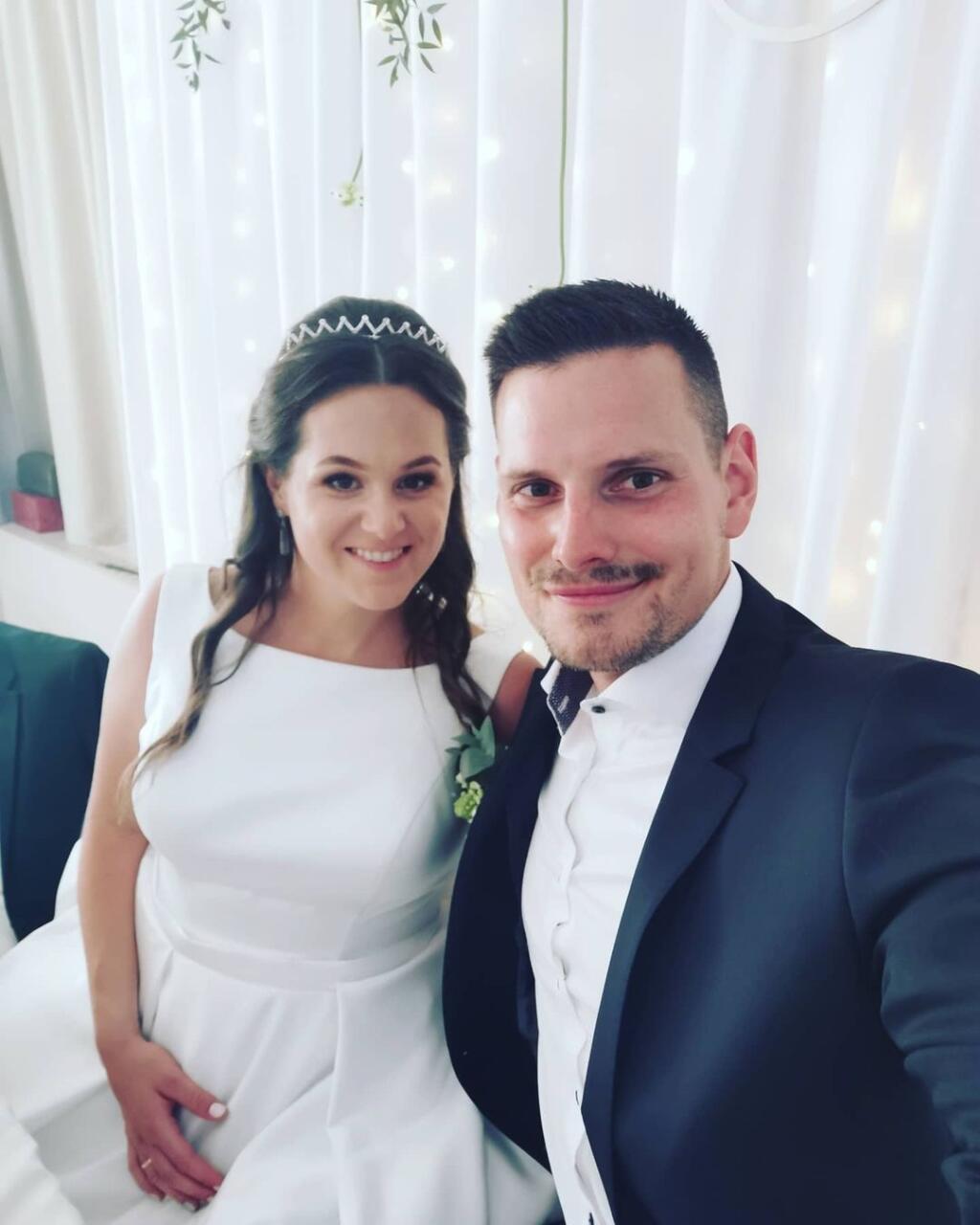 Jana Čepelová s manželom Oliverom počas svadby.