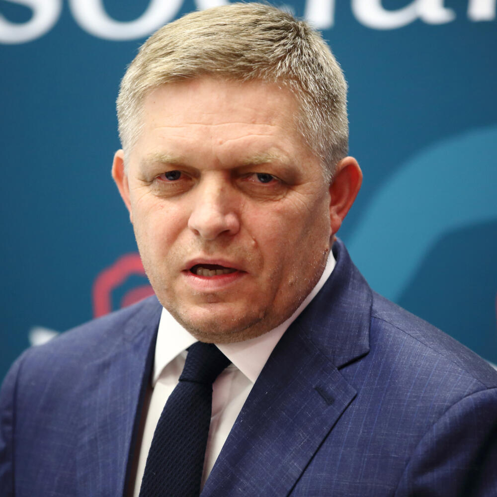 Na snímke je tlačová konferencia strany Smer-SD kde sa Robert Fico vyjadril k téme threema.