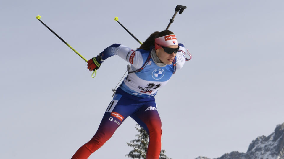 KK30 Hochfilzen - Na snímke slovenská biatlonistka Ivona Fialková na trati v piatkovom šprinte 3. kola Svetového pohára žien na 7,5 km v rakúskom Hochfilzene 11. decembra 2020. FOTO TASR/AP
Ivona Fialkova of Slovakia races in the women's 7.5 sprint race at the Biathlon World Cup in Hochfilzen, Austria, Friday, Dec.11, 2020. (AP Photo/Andreas Schaad)