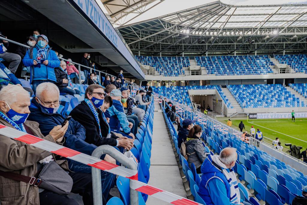 Na futbalové štadióny na Slovensku je momentálne povolený najvyšší počet fanúšikov 500.