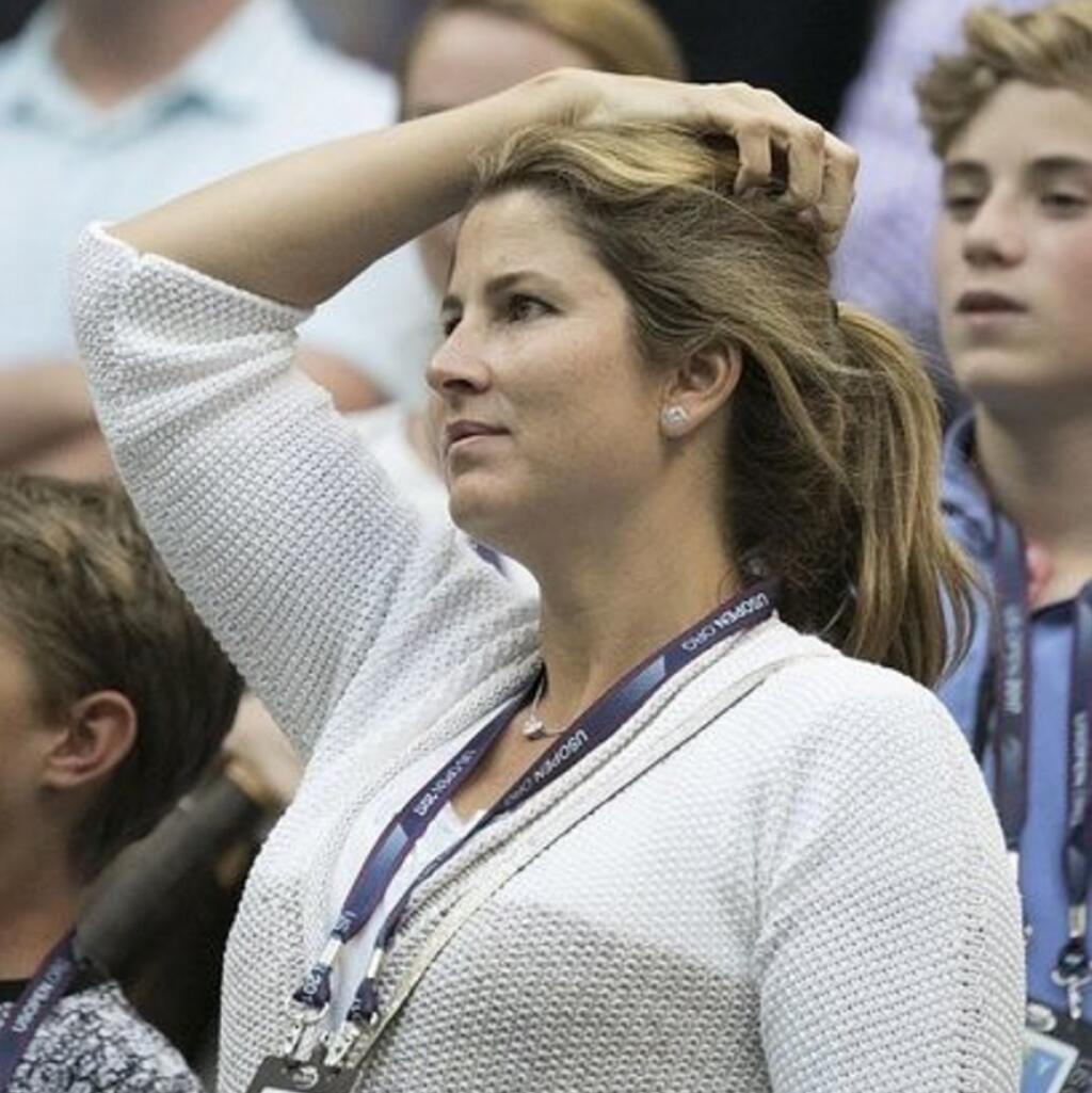 Mirka Federer počas tenisového zápasu.