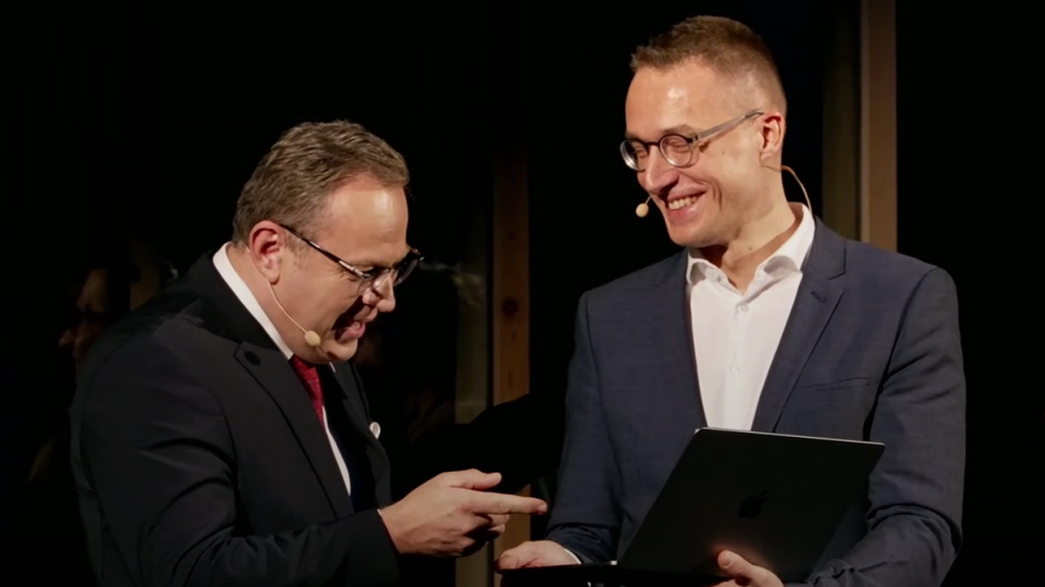 Projekt Michala Kovačiča uviedol do života známy český moderátor Václav Moravec.