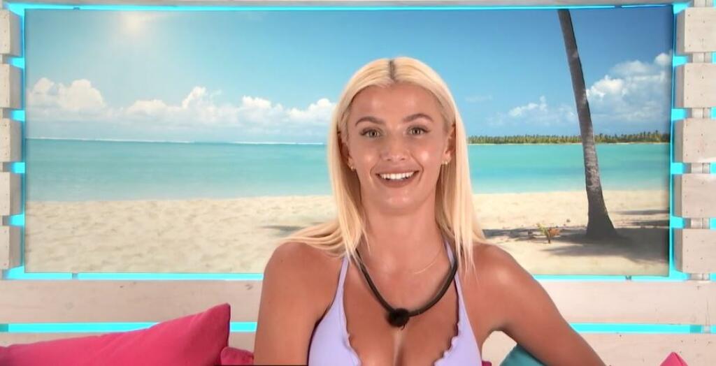 Laura z Love Island bez mejkapu.