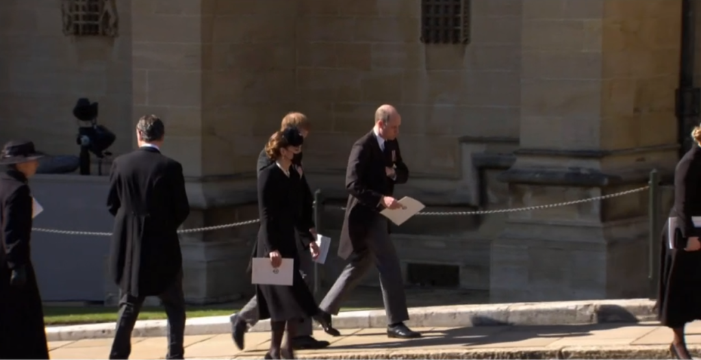 Harry odchádzal s Williamom a Kate.