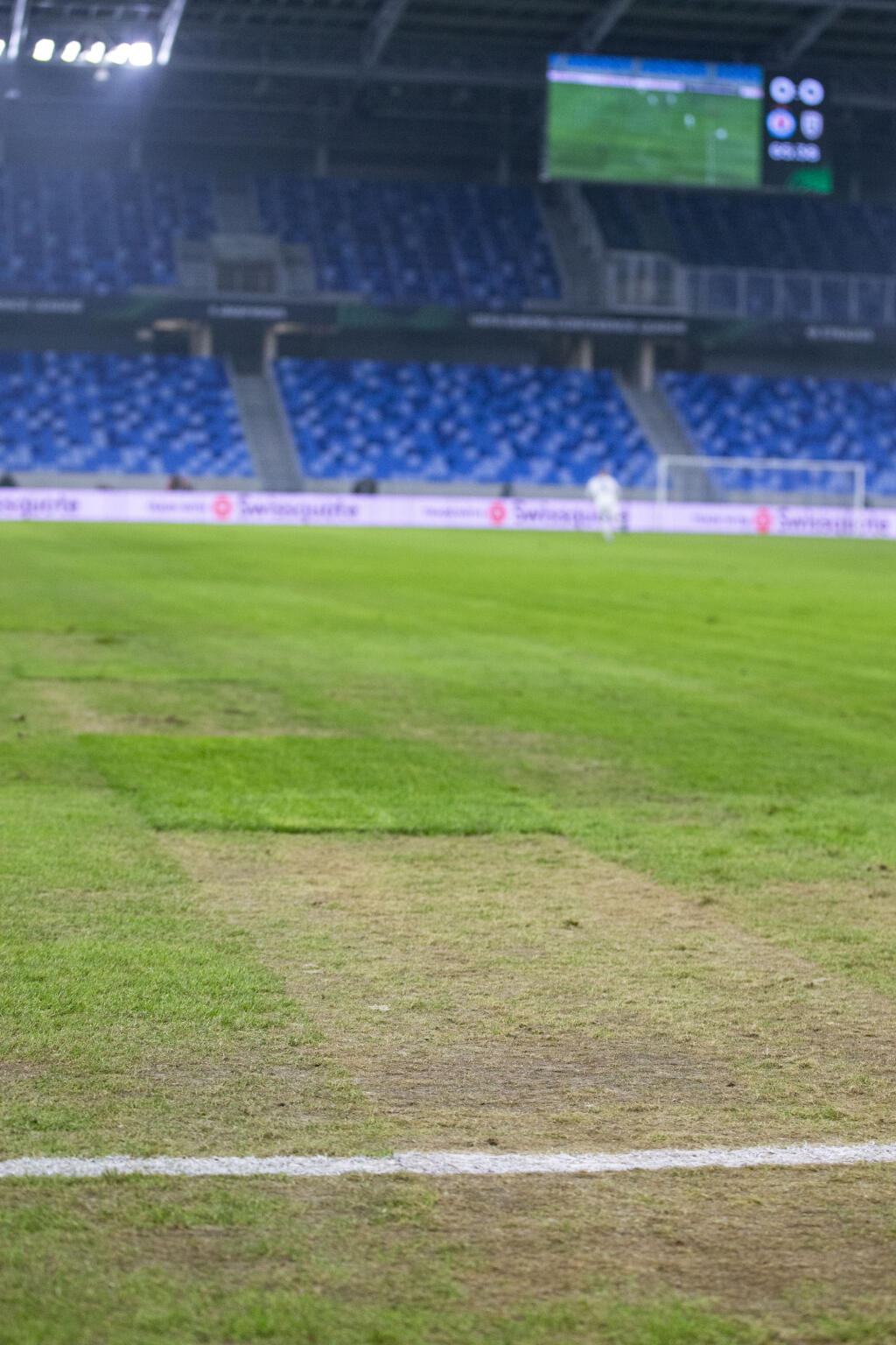 Ubehli však len dva mesiace a ihrisko na Národnom futbalovom štadióne je opäť v hrozivom stave.
