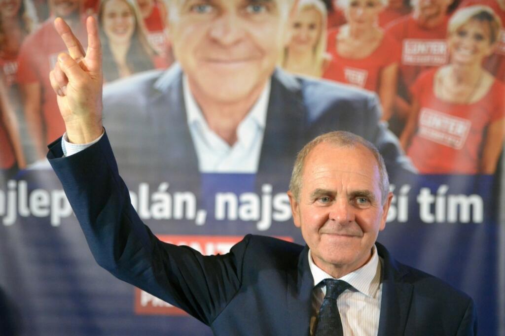 Kandidát na predsedu BBSK Ján Lunter počas čakania na výsledky volieb