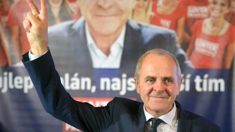 Kandidát na predsedu BBSK Ján Lunter počas čakania na výsledky volieb