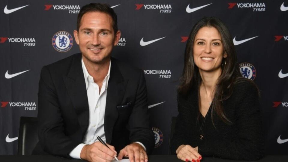 Anglické médiá prichádzajú so šokujúcimi správami, že za jeho koncom mali byť český legenda Petr Čech a ruská kráska Marina Granovská.