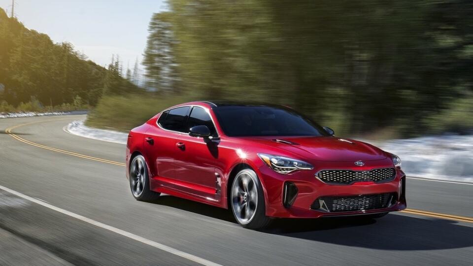 Kia Stinger bude na výber s tromi motormi, všetky sa kombinujú s 8-stupňovým automatom.