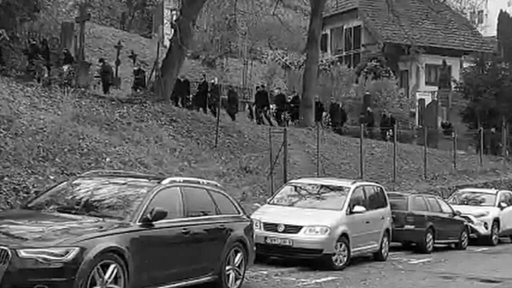 SLEDOVALI SME NAŽIVO Pohreb hokejistu Sádeckého: Prišli funkcionári, pozrite, kto niesol truhlu