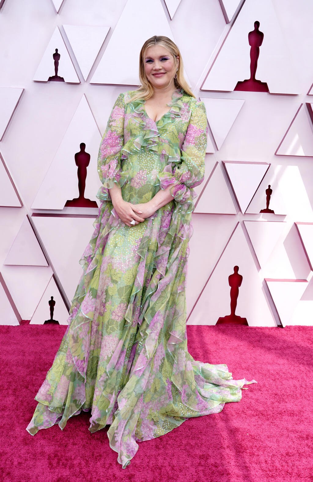Emerald Fennellová prichádza na 93. ročník udeľovania filmových cien Oscar 25. apríla 2021 na železničnej stanici Union Station v Los Angeles.