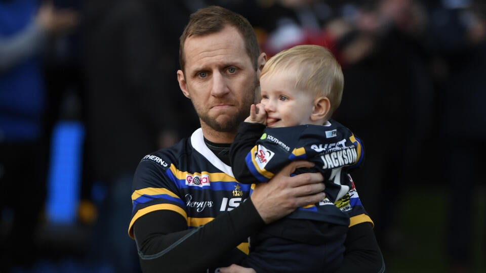 Bývalý hviezdny rugbysta Rob Burrow, ktorému diagnostikovali nevyliečiteľnú chorobu ALS, ktorou trpí už niekoľko rokov aj bývalý slovenský futbalista Marián Čišovský prezradil mrazivé detaily ochorenia.