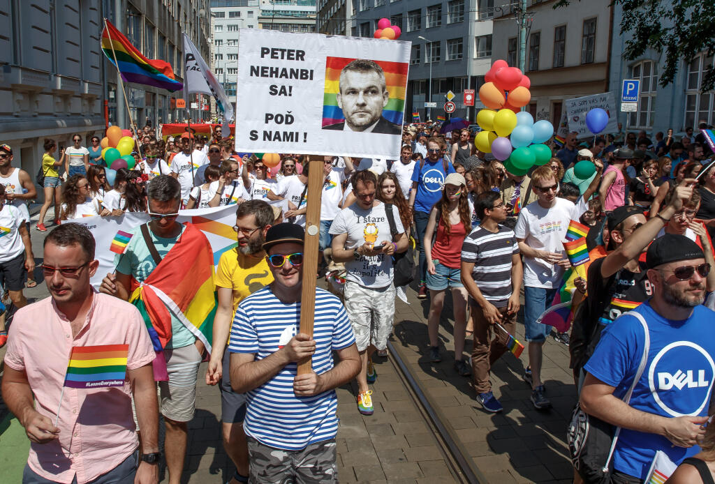 Dúhový pride - pochod za práva homosexuálov v centre Bratislavy.