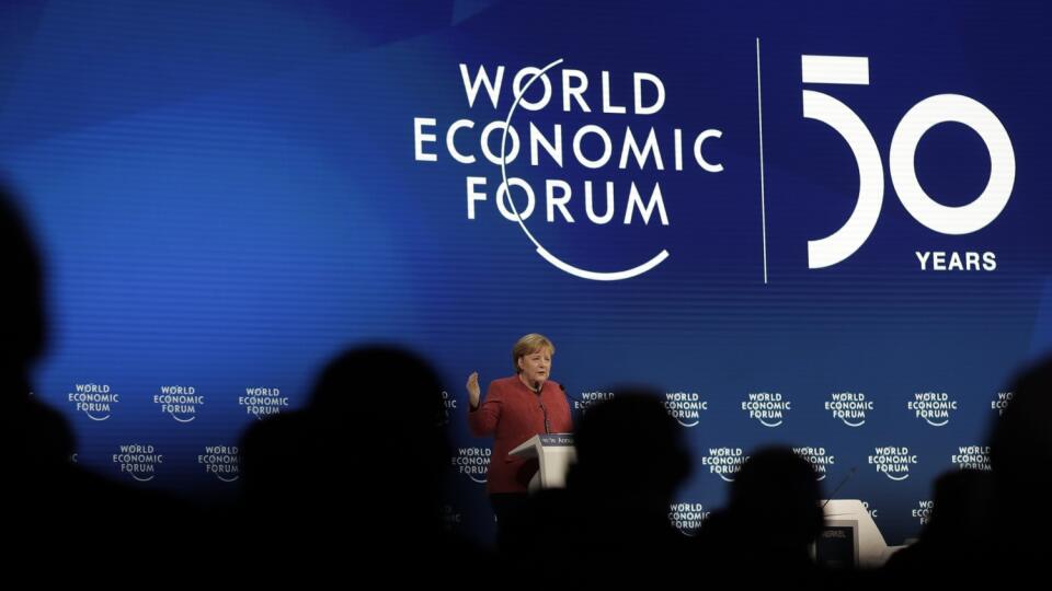 JB 5 Davos - Nemecká kancelárka Angela Merkelová počas prejavu na plenárnom zasadnutí Svetového ekonomického fóra v Davose 23. januára 2020. FOTO TASR/AP
German Chancellor Angela Merkel addresses at the World Economic Forum in Davos, Switzerland, Thursday, Jan. 23, 2020. The 50th annual meeting of the forum is taking place in Davos from Jan. 21 until Jan. 24, 2020. (AP Photo/Markus Schreiber)