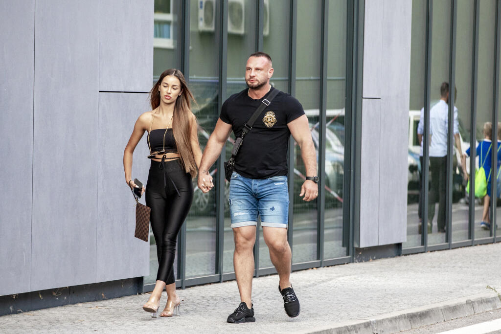 Vo VIP-ke sledovali duel Európskej ligy majiteľ Slovana Kmotrík starší, viaceré futbalové legendy, osobnosti zo sveta šoubiznisu. Neprehliadnuteľná