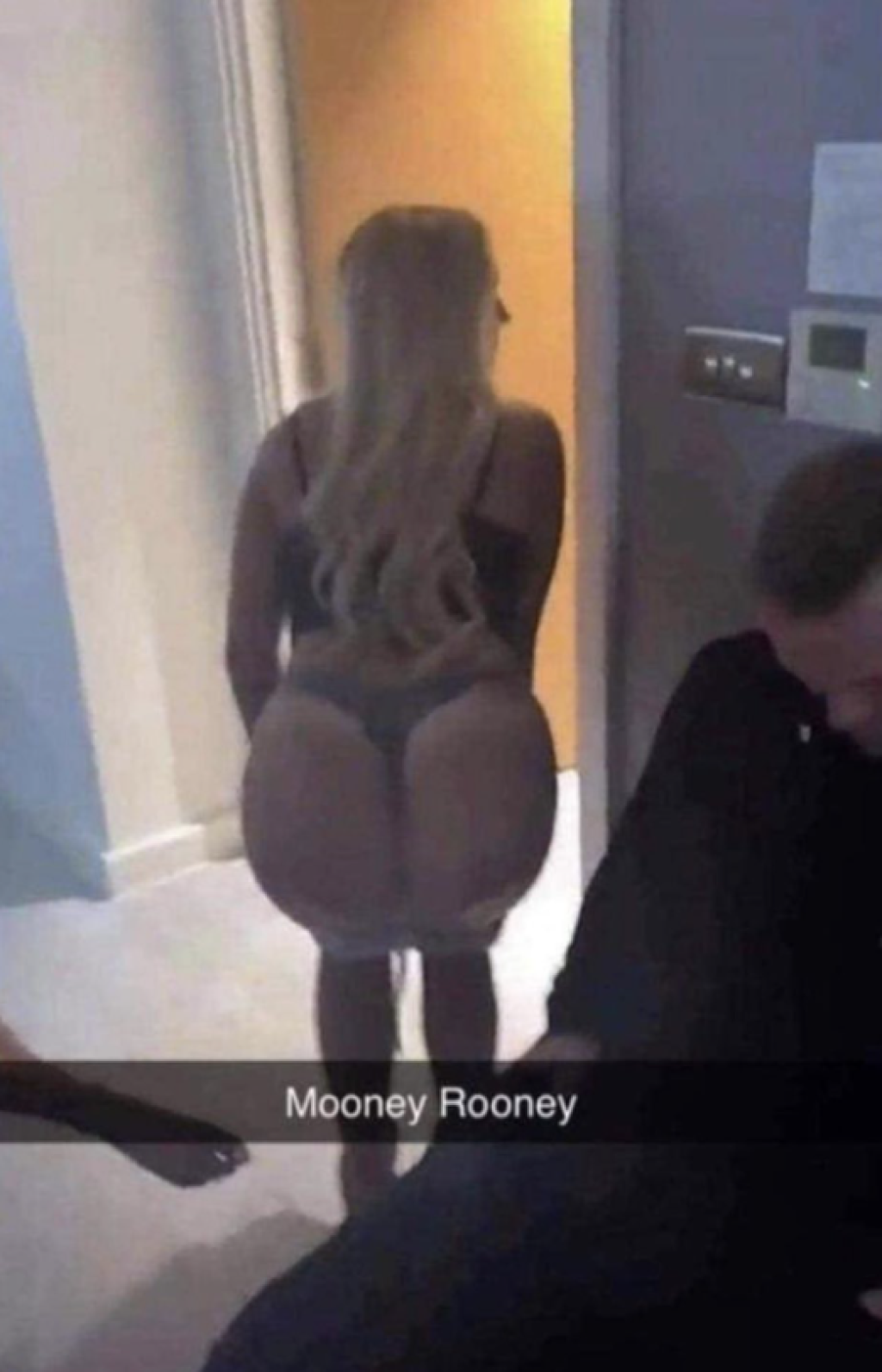 Takéto zábery s Rooneym sa objavili na sociálnych sieťach.