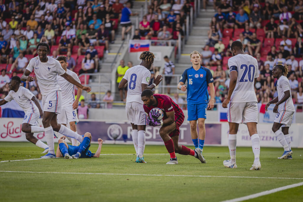 Na snímke Thimothee Lo-Tutala počas zápasu A-skupiny Majstrovstiev Európy vo futbale hráčov do 19 rokov medzi reprezenáciami Slovenska a Francúzska na Štadióne Antona Malatinského v Trnave.
