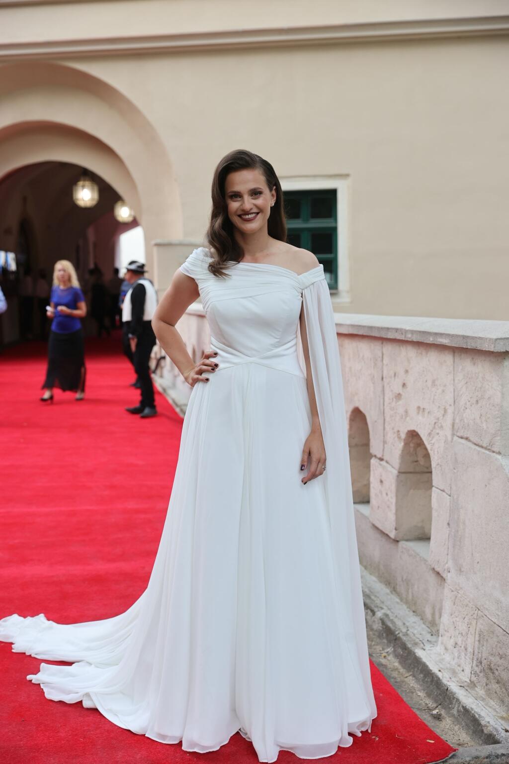 Strelkyňa Danka Barteková opäť nechýbala na galavečeri a šokovala bielymi šatami.