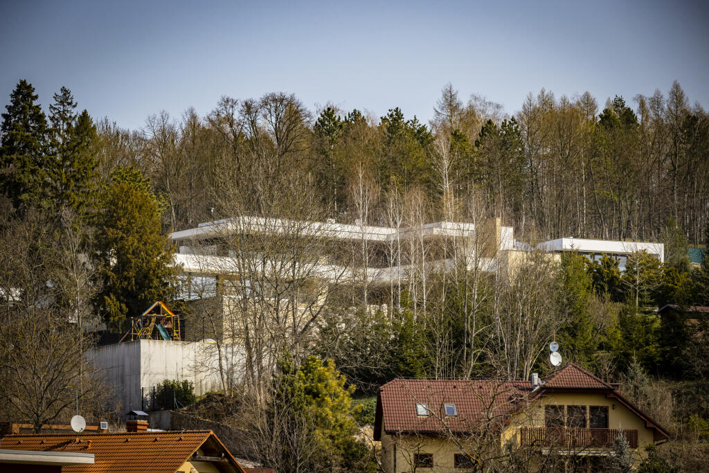 Na snímke rodinný dom hokejistu Mariána Hossu v Trenčíne.
