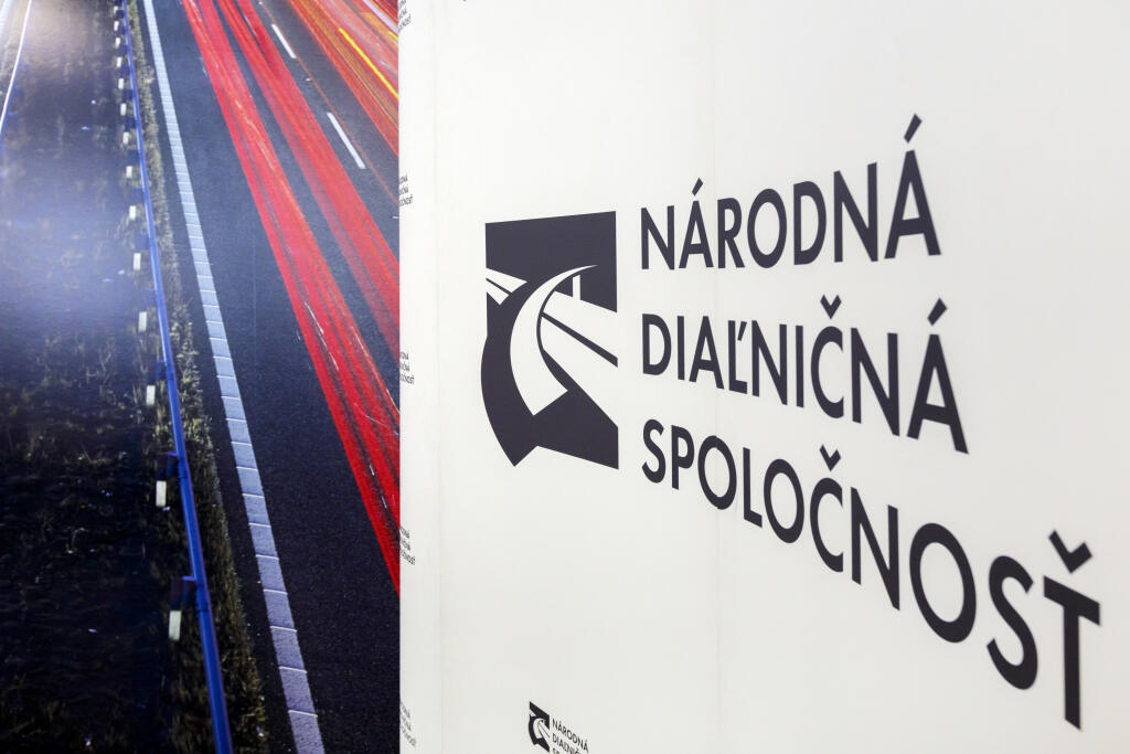 Na snímke logo Národnej diaľničnej spoločnosti (NDS) v Bratislave 25. augusta 2021. FOTO TASR - Dano Veselský