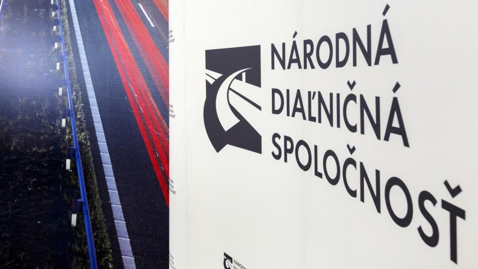 Na snímke logo Národnej diaľničnej spoločnosti (NDS) v Bratislave 25. augusta 2021. FOTO TASR - Dano Veselský