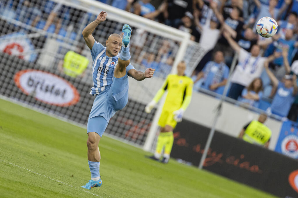 Na snímke Jaba Kankava počas prvého zápasu prvého predkola UEFA Ligy Majstrov 2022/23 medzi ŠK Slovan Bratislava a FC Dinami Batumi.