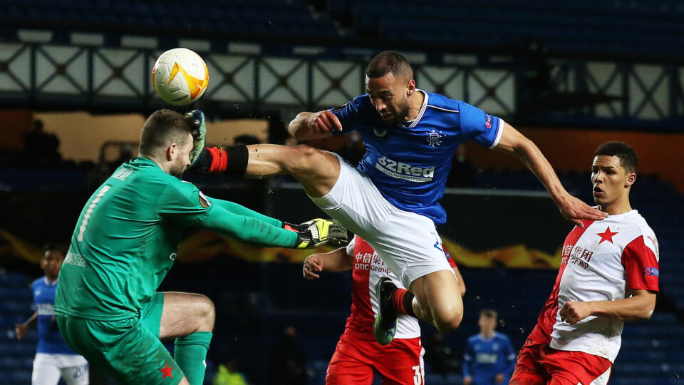 Kemar Roofe takmer odkopol hlavu Ondřejovi Kolářovi. Ten zo súboja odišiel s otrasom mozgu, desiatimi stehmi a zlomenou čelovou kosťou.