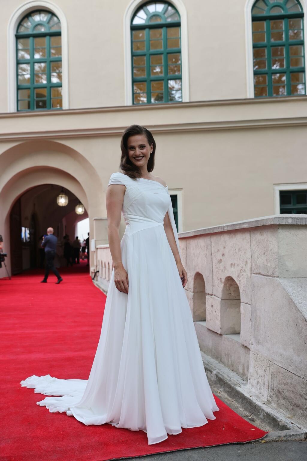 Strelkyňa Danka Barteková opäť nechýbala na galavečeri a šokovala bielymi šatami.