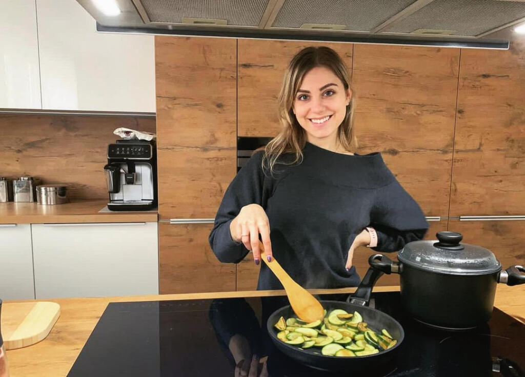 Dominika vo svojej vysnívanej mladomanželskej kuchyni.